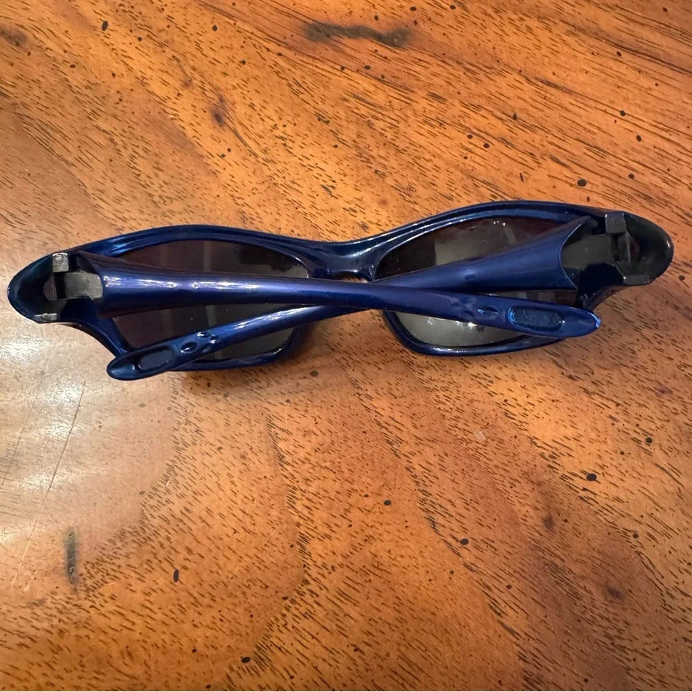 ⭐️ 5/$25 Boy’s blue sunglasses